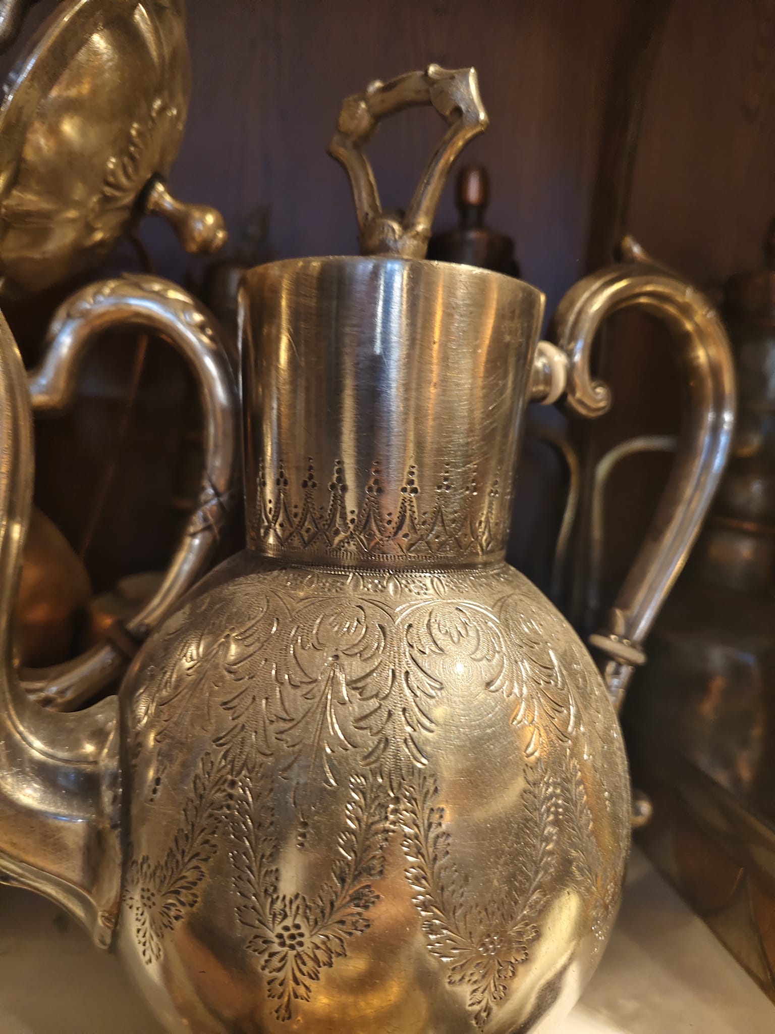 Antike europäische Silberkannen im Barock-/Rokoko-Stil