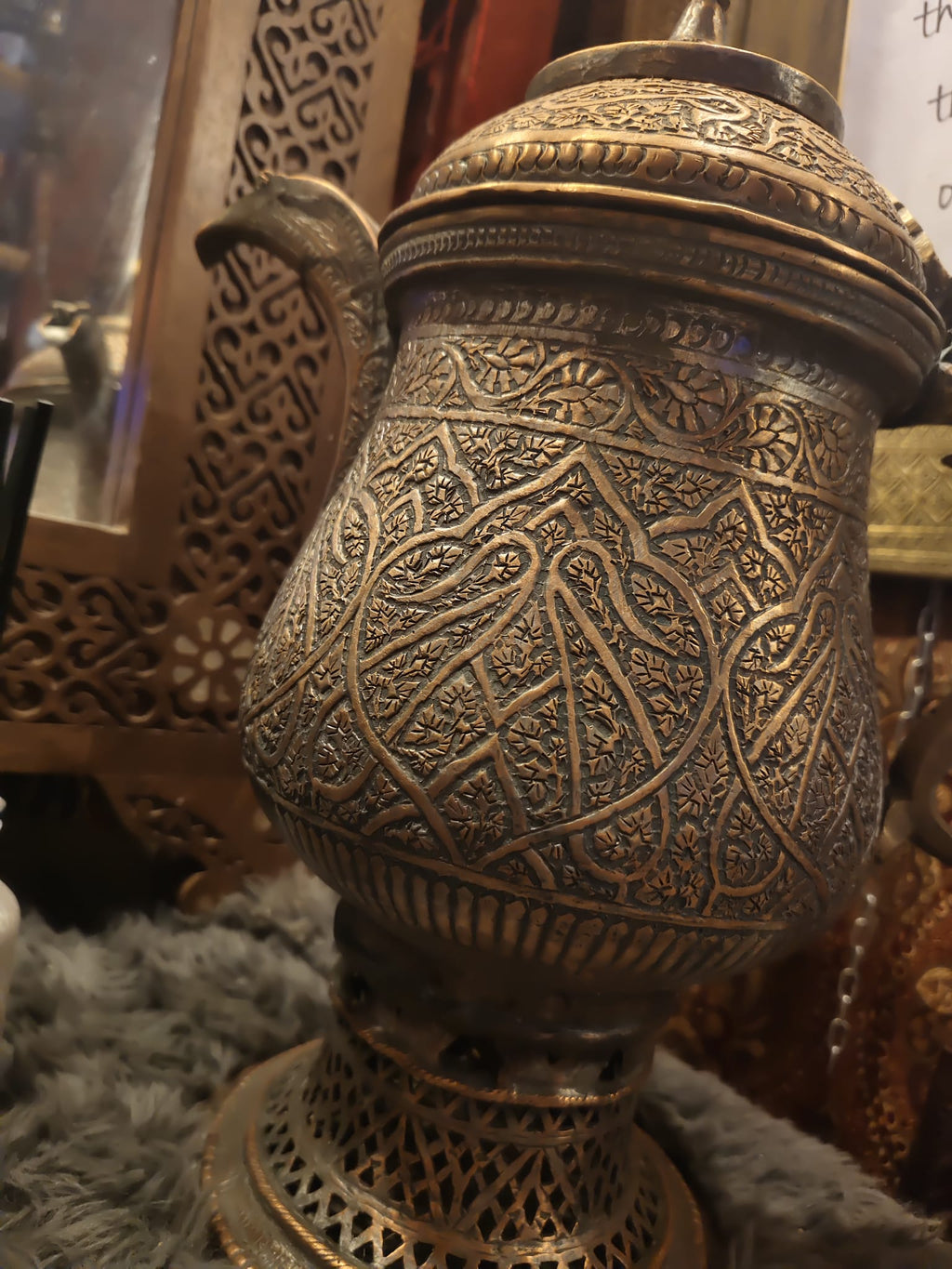 Antike orientalische Kaffeekanne / Dallah aus Kupfer – Handgraviert